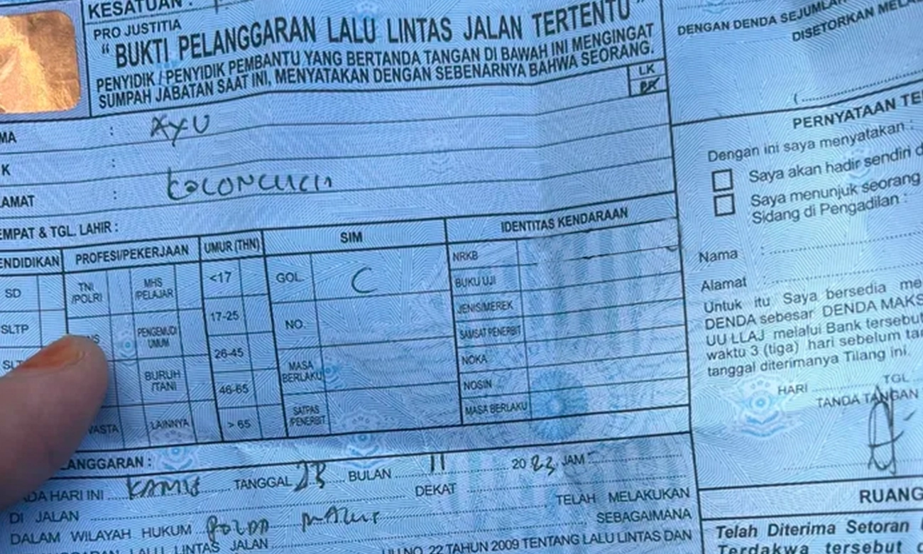 ilustrasi surat tilang biru