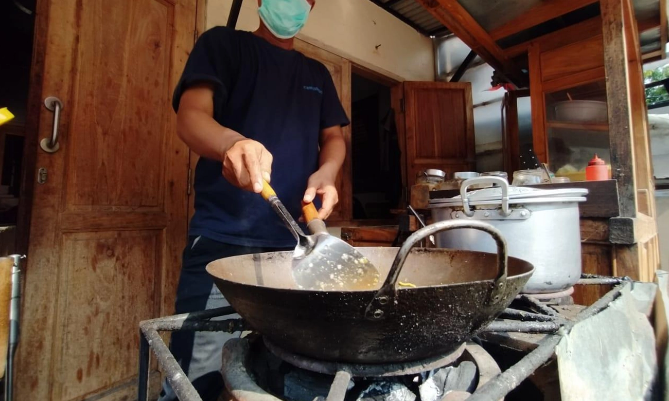 ilustrasi memasak dengan kompor listrik